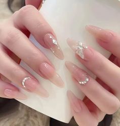 -猪猪女孩日式美睫美甲