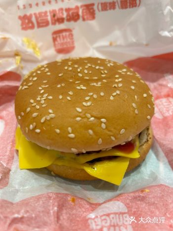 没有什么比工作日下班来一顿肥宅快乐餐更开心了