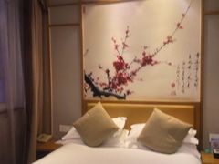 -艺漫酒店(苏州寒山寺狮山路地铁站店)
