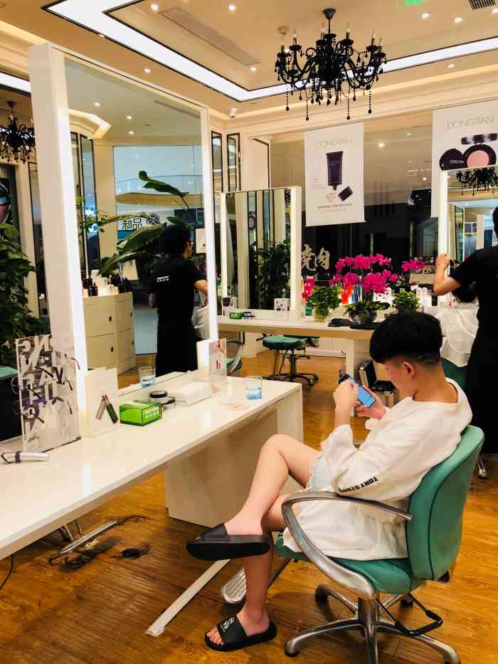 重庆东田造型发型师图片