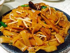 干炒牛河-尚一汤 广东炖汤(金桥国际店)