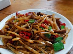 酸笋炒肥肠-牛八宝桂林米粉(八里庄店)