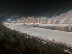 -采薇庄园四季滑雪场