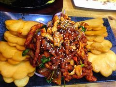 东镇烤三味-老东镇啤酒屋海鲜加工·蒸汽海鲜·海鲜烧烤(台东店)