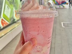 樱花莓莓胶原酸奶冻-瑞幸咖啡(第一城店)
