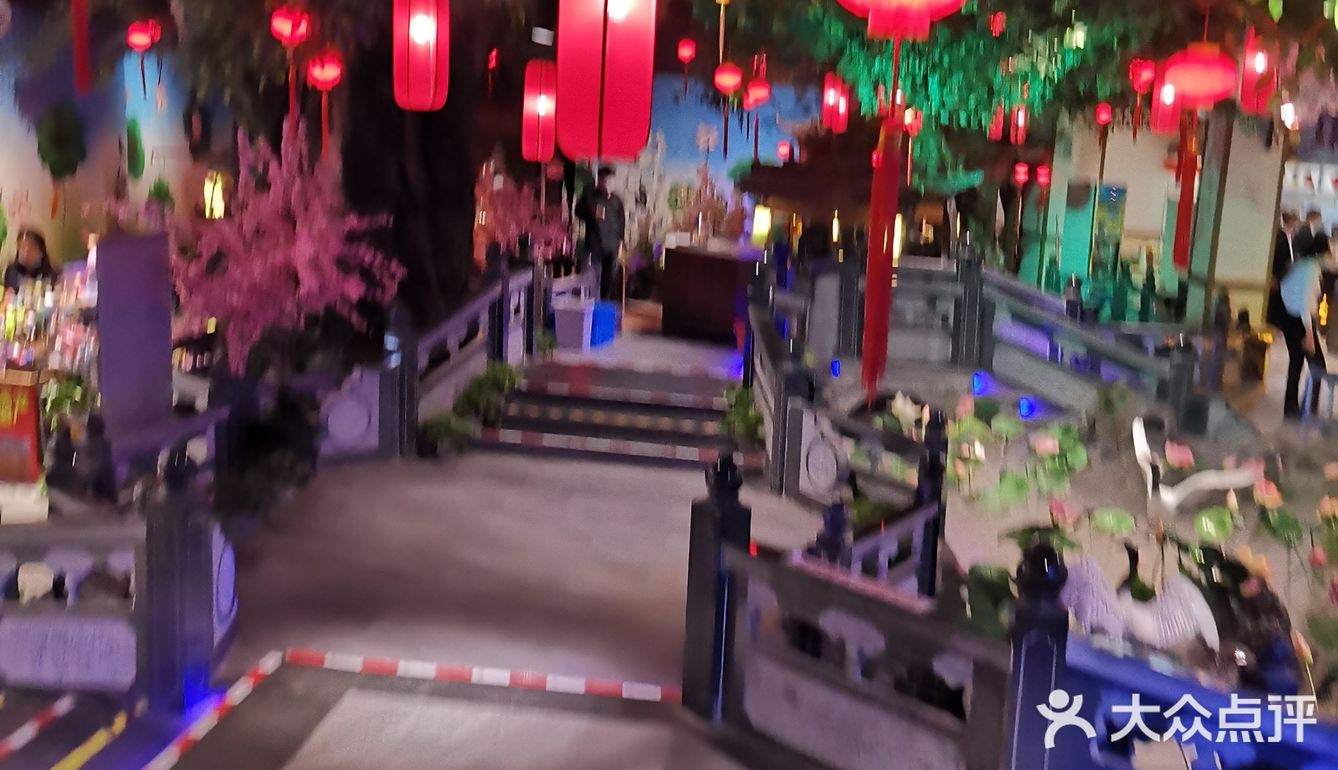 有穿越的感觉。亭台楼阁，小桥流水
