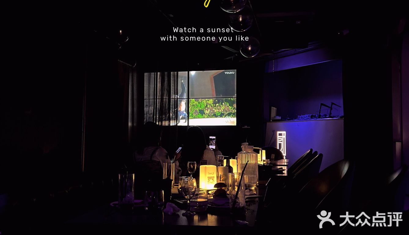 一顿晚饭能有两种享受的西餐厅餐吧