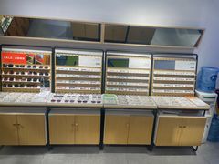 -LOOK眼镜·蔡司依视路配镜(宝山万达店)