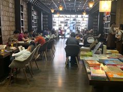 -钟书阁(松江泰晤士小镇店)