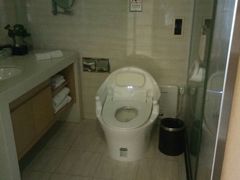 卫生间的智能水疗马桶-深圳悦如酒店(香蜜公园车公庙地铁站店)