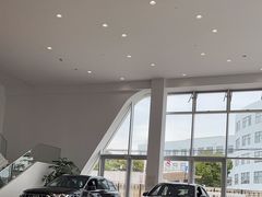-上海冠松华奥奥迪4S店(张江店)