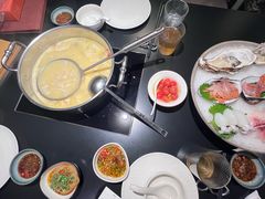 -鲜入唯煮·港式海鲜牛肉火锅(金宝街店)