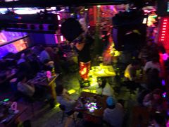 -UP嘻哈酒吧(粉巢店)