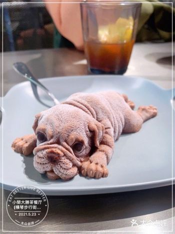 位於横琴碼頭對面的小榮大勝茶餐厅，每到中午時分大多數