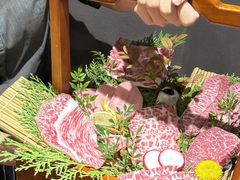 -山川小町·极番烧肉(新地假日广场店)