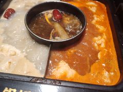 -老牌坊云南鱼豆花火锅(哈西万达店)
