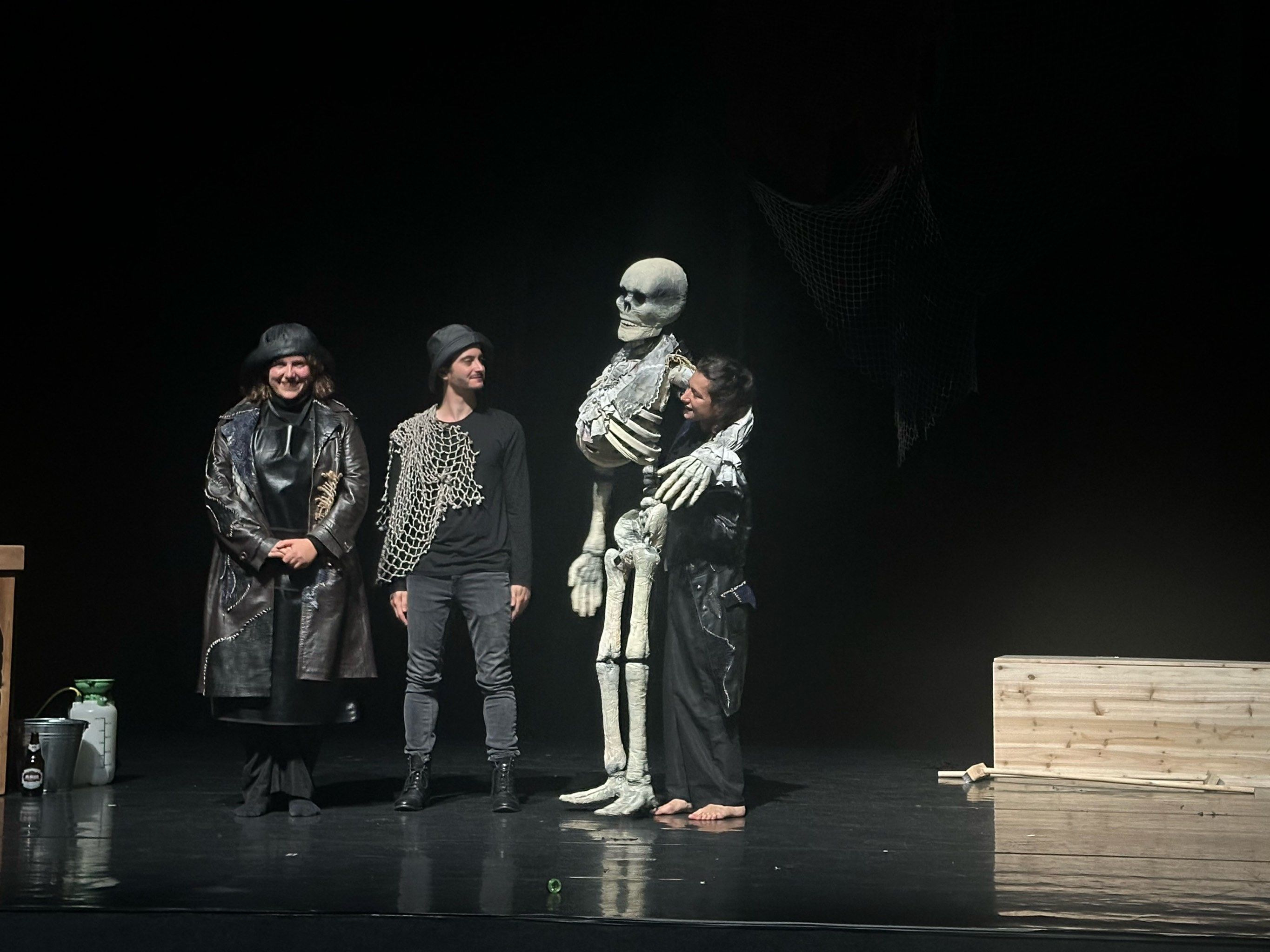 夜色中的戏剧时刻 偶剧海豹人