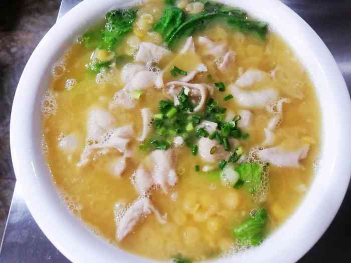 打分 很正宗的肥肠豆汤,烧肥肠也处理的很干净,连