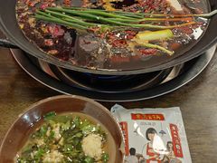 -黄潇洒老火锅(九眼桥宏济巷店)