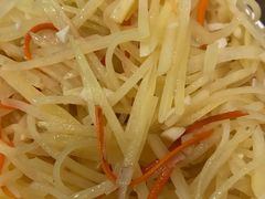 酸辣土豆丝-洁神饭庄·海鲜·青岛菜·30年老字号(五四广场店)