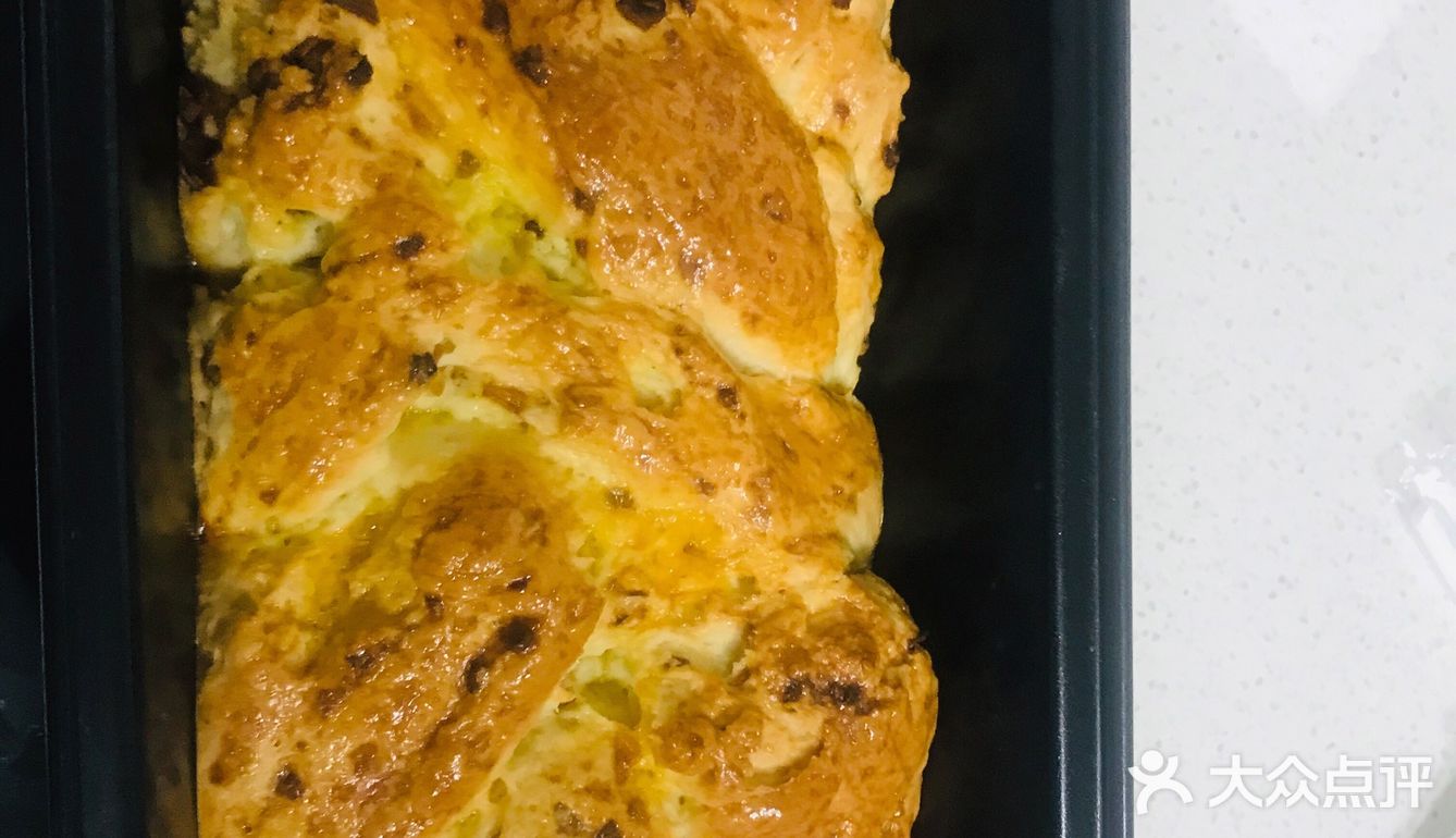 做了1个小版的辫子面包+4个小圆包