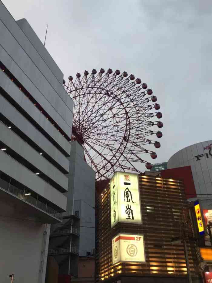 阪急百货店(梅田总店)-"在这片区域算是最大最全的百货啦,各种大牌.