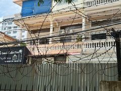 -吐斯廉屠杀博物馆