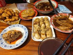 -爆炸头阿姨小四川正宗川味小吃(无任何分店)