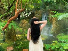 -Chom Cafe and Restaurant