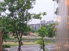 -茅草房·河畔园林火锅