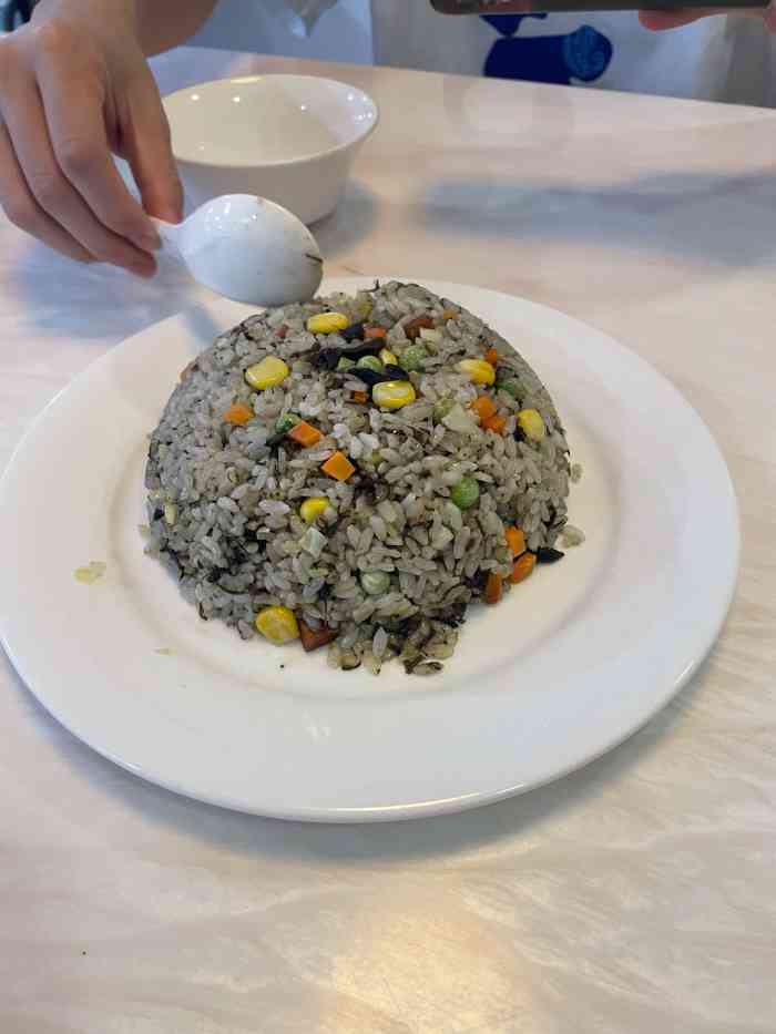 慧缘素食(淮海东路店)-"刚点的馄饨 好吃 又点了菜 但.