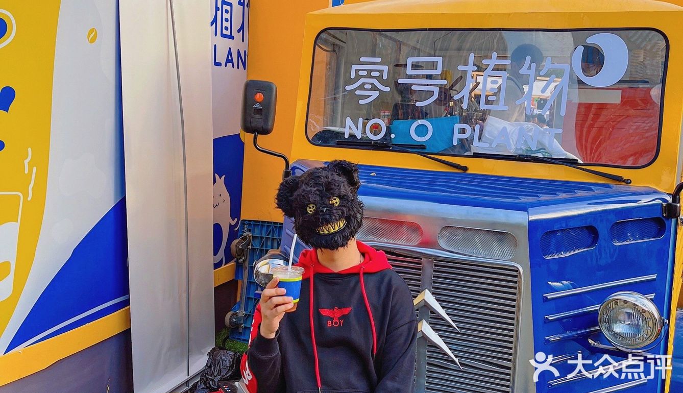 🌟 魔都探店｜万圣黑熊惊现陆家嘴咖啡节！