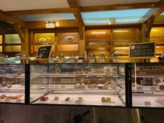 面包甜点陈列柜-丽都DELICATESSEN熟食店