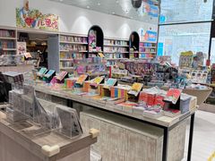 -钟书阁(群光广场店)