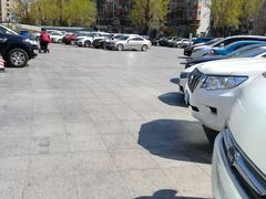 场地-枫蓝国际购物中心-地面停车场