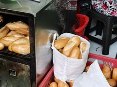 -Bánh Mì Huynh Hoa