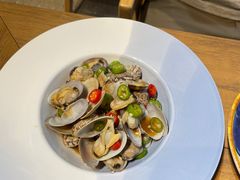 -臻鲜燕海鲜融合餐厅(金陵style店)