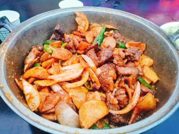 艾有布特色炕锅