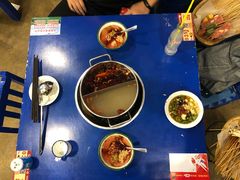 鸳鸯锅底-马路边边串串香形象店(磐石路店)