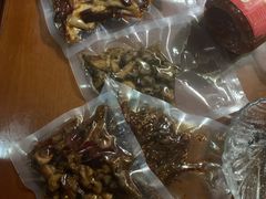 -鑫记婆婆兔·成都特产·兔头手撕兔(太古里店)