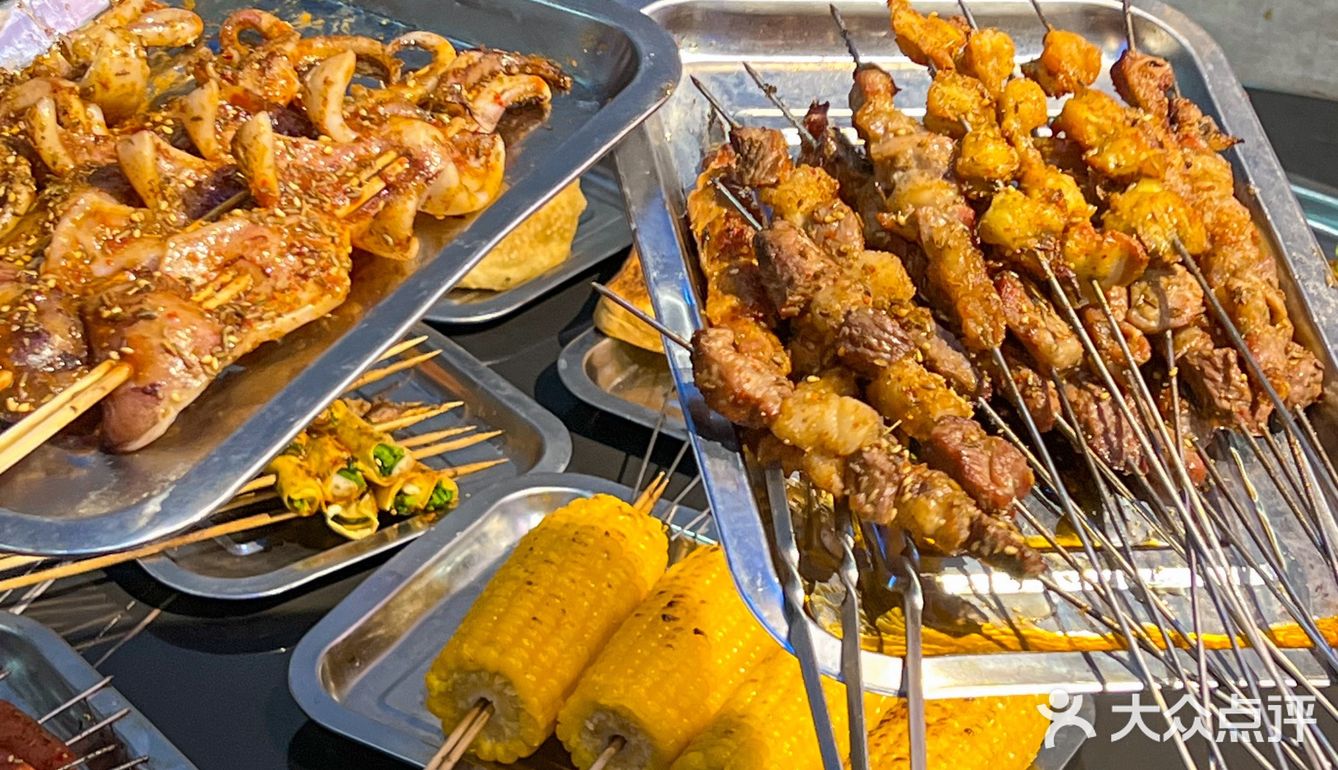 华店附近这家铜锅涮肉里面的烧烤也好好吃啊！ 