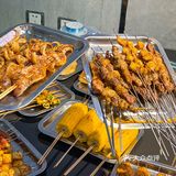 华店附近这家铜锅涮肉里面的烧烤也好好吃啊！ 
