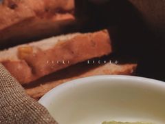 餐前全麦面包佐香草黄油-ZHAO赵·牛扒坊(仁和新城店)