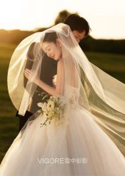 -雪中彩影婚纱摄影·微光艺术中心