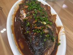 特色菜四明湖红烧胖头鱼-品雅轩农家乐