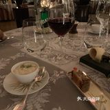 因为不饿没点甜品，二个人共消费了将近1800