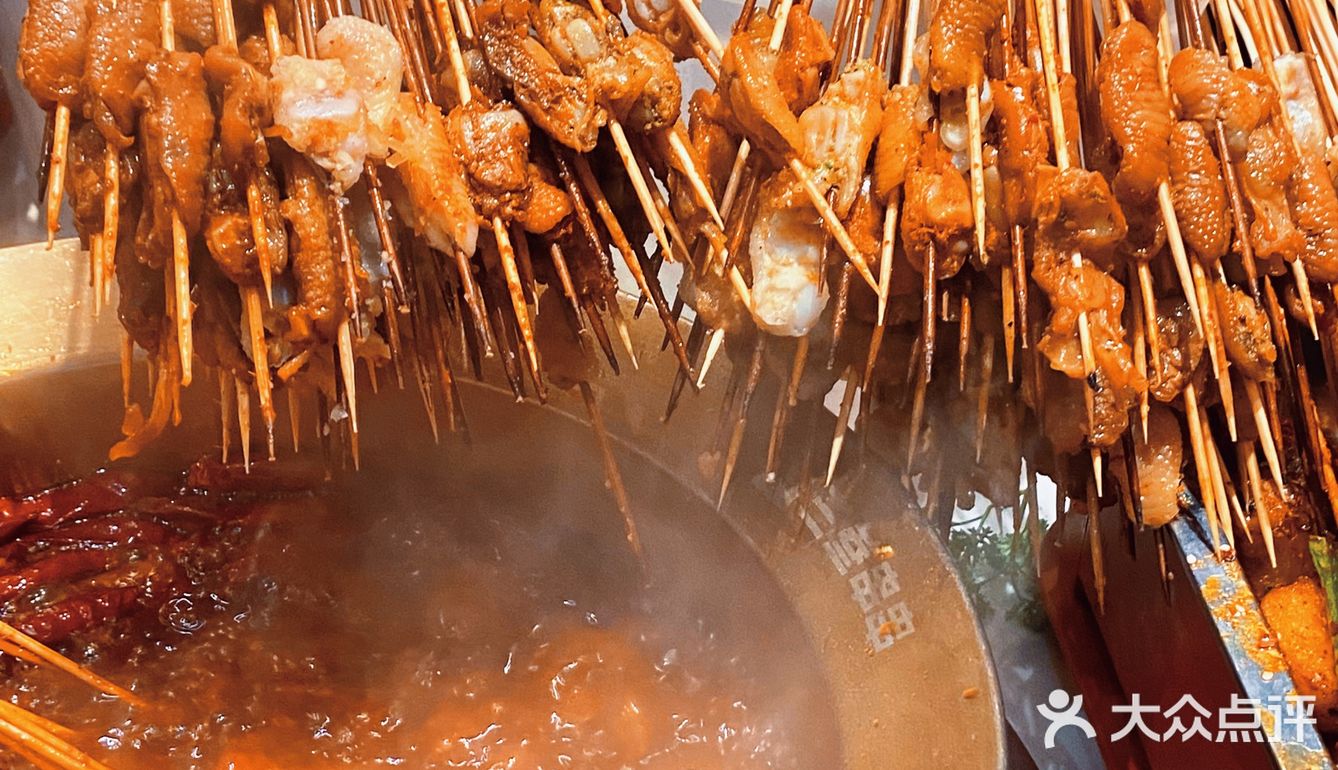重庆沉浸式街头串串🆘鸡脚筋绝了 
