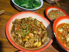 红烧牛蛙-老三样·美食研究中心(世贸路店)