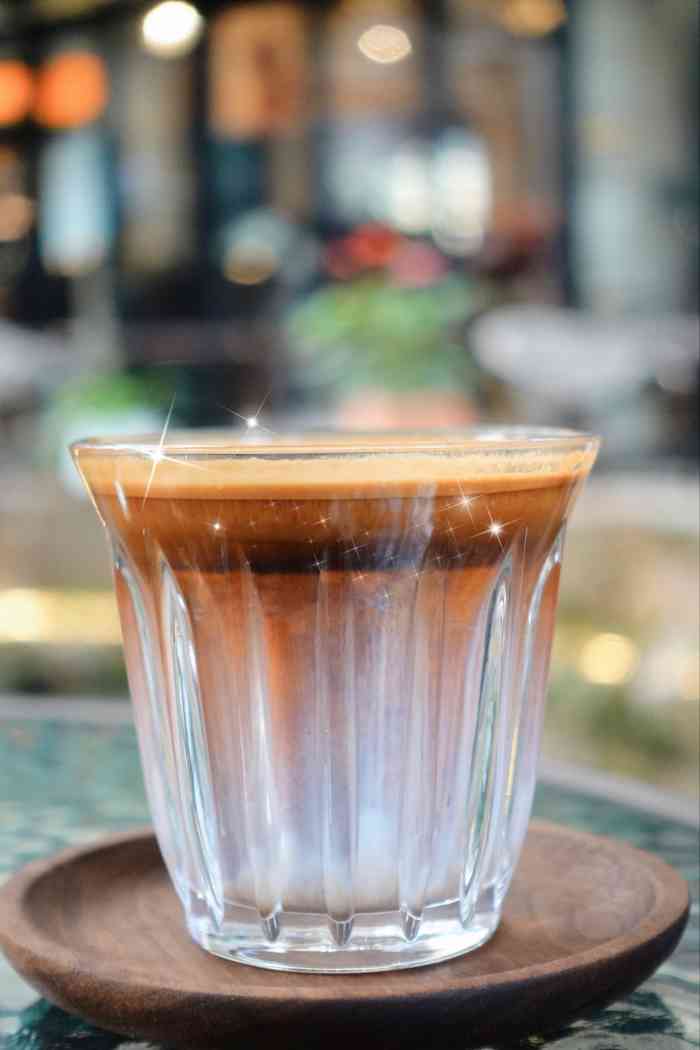 每次都是早上来买续命咖啡火急火燎骑车这个在花园里的咖啡馆像是另一