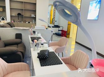 这家店位于新天地商场的L1层，还是比较热闹的地方